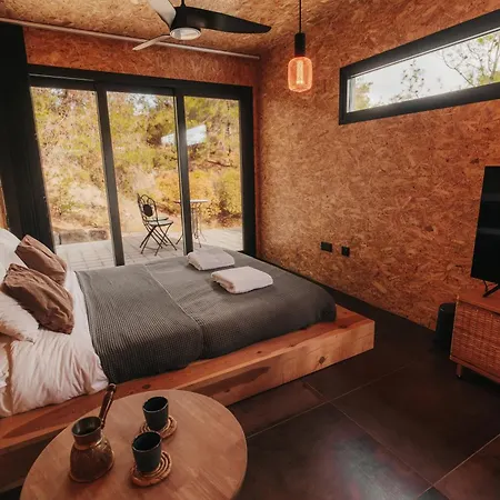 אכסניה Secluded Design Forest Retreat In Cyprus